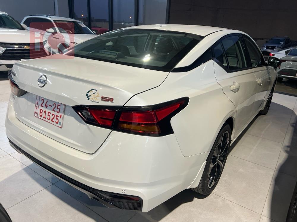 نيسان ألتيما